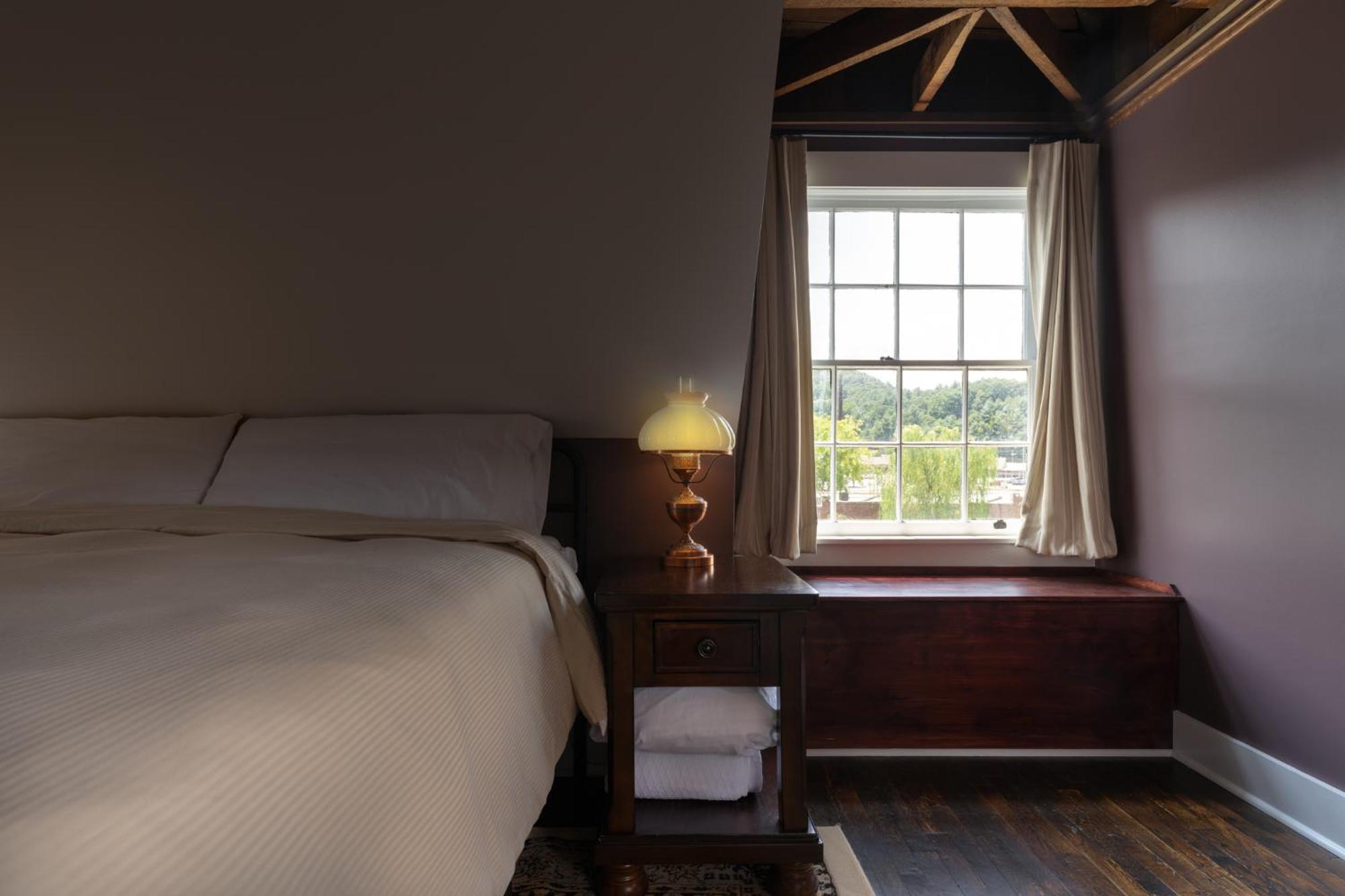 The Nuwray Hotel & Carriage House Burnsville Extérieur photo